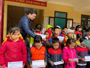 cong-ty-nang-luc-viet-cuu-tro-mien-trung-bi-lu-lut-1