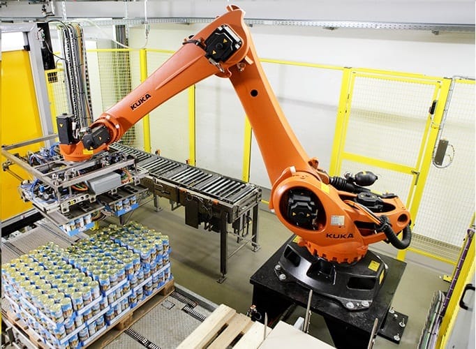 Robot công nghiệp xếp hàng lên pallet
