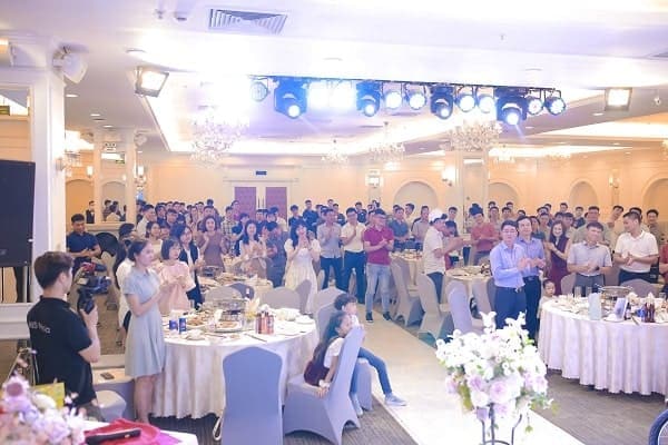 Động tác vỗ tay truyền thống của công ty Năng Lực Việt 