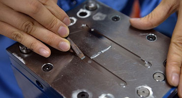 Chế tạo khuôn ép nhựa - công đoạn đánh bóng khuôn