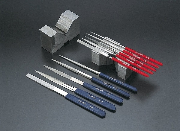 Chế tạo khuôn ép nhựa - đánh bóng khuôn bằng dũa thép