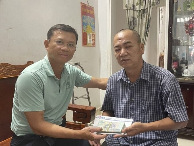 VCC trao tiền hỗ trợ nhân viên công ty mắc bệnh hiểm nghèo