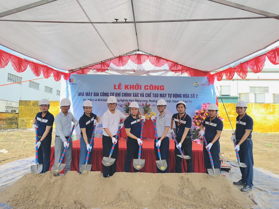 Ban lãnh đạo VCC Group và khách mời thực hiện nghi lễ động thổ trong lễ khởi công xây dựng nhà máy mới 